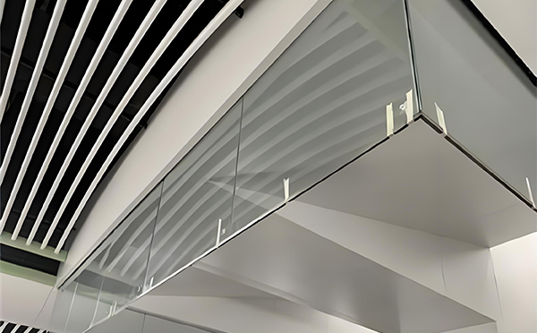 巴里坤玻璃挡烟垂壁