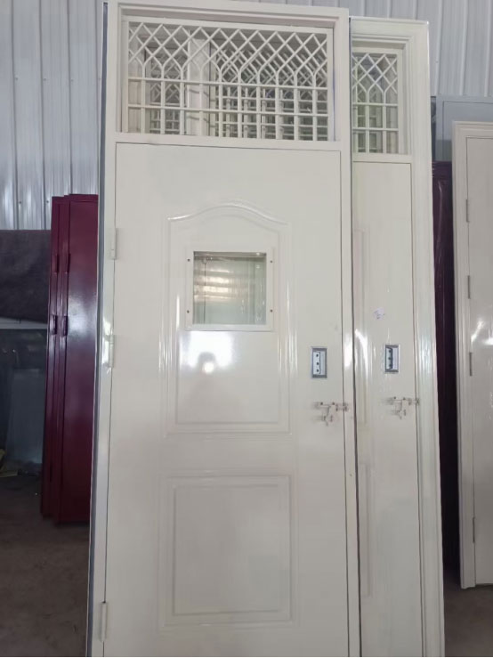 巴里坤学校教室门 巴里坤学校教室门