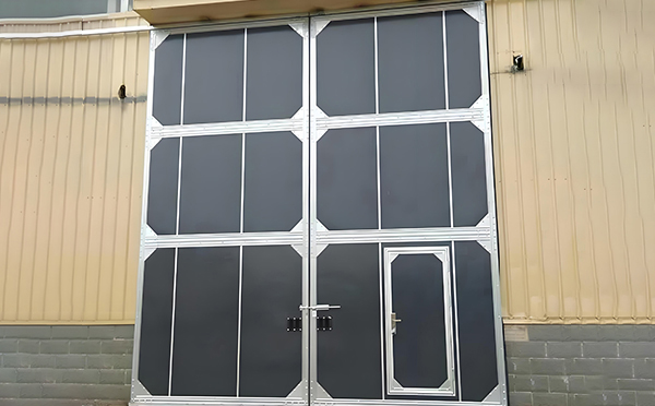 厂房巴里坤工业门选择与维护全解析：提升效率与安全的关键要素