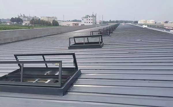 某中学室内体育馆巴里坤排烟窗改造项目