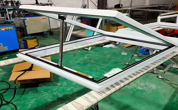 某地下车库出入口巴里坤排烟窗配置工程