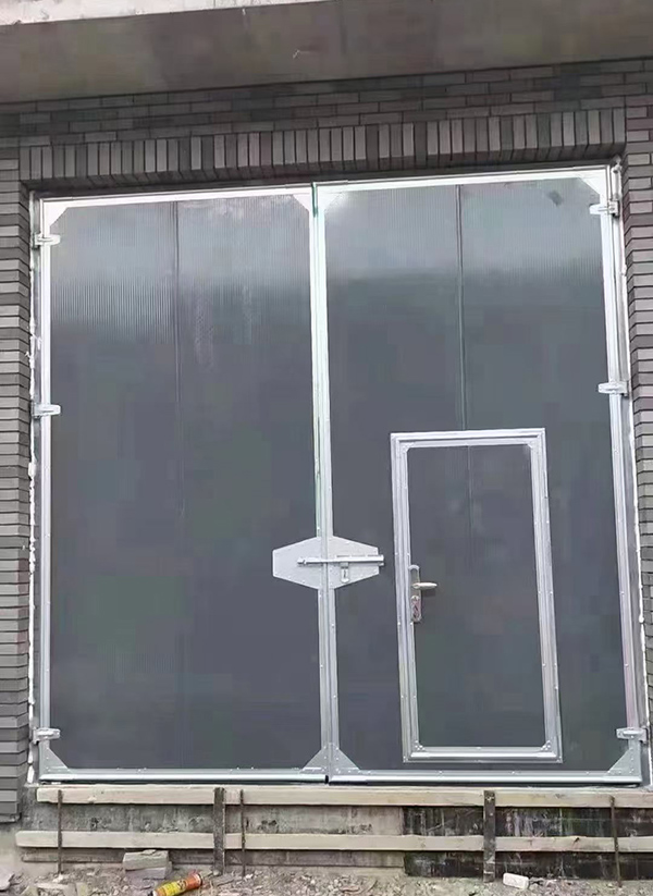 巴里坤工业平开门在大型设备制造车间的应用实例